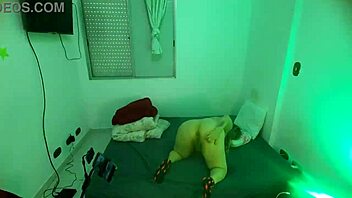 Vivi Guedez drags tattoo artist home for big ass lingerie fuck