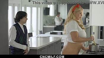 thick milf lets petite guy use her during chores