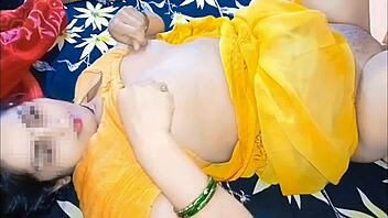 Indian Girlfriend Janvi Bhabhi's Passionate Screaming Sex Close-Up