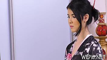 Wanna See Dude Pissing On Her Pretty Face?