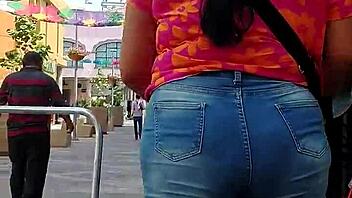 voyeur catches two juicy asses shaking in crowded market