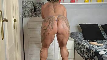 Muscular milf's big ass and clit squirt from deep anal