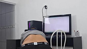 horny babe flashes no panties to technician outdoor exhibition small waist!