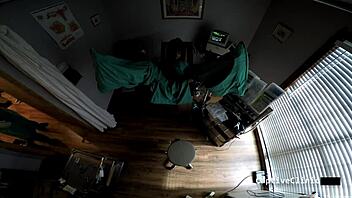 Eliza Shields screams as new orgasm guinea pig!