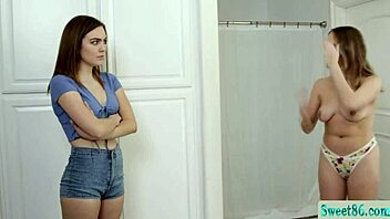 hey sexy teens cadence and freya lick pussies 👅