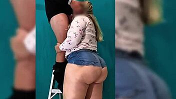 curvy milf blows construction worker homemade