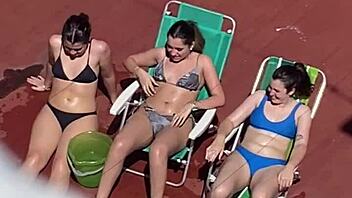 ¡Vecinas Argentinas Tomando Sol En Terraza Voyeur Parte 2!