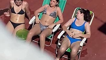 ¡Vecinas Argentinas Tomando Sol En Terraza Voyeur Parte 2!
