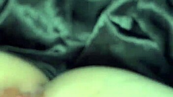 Arabic kinky teen stuffs pussy with ice cream chocolate pizza craving bbc