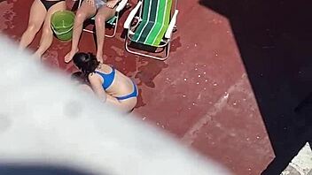 ¡Vecinas Argentinas Tomando Sol En Terraza Voyeur Parte 2!