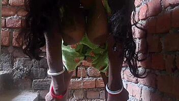 telugu babe's hot bathroom romance 💦😘 young and steamy vibes