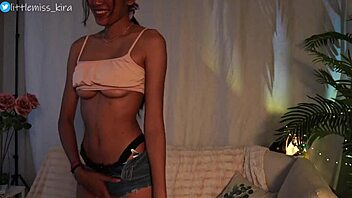 amateur ebony big ass solo webcam dildo lick orgasm