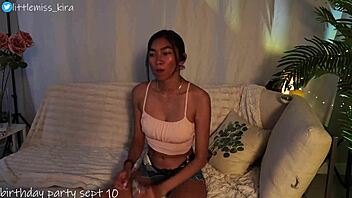 amateur ebony big ass solo webcam dildo lick orgasm