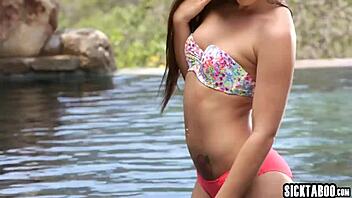 Kendra Lust Teases Lola Foxx's Dripping Wet Pussy?