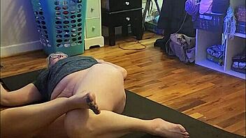 hot milf stretches big ass pussy early morning yoga