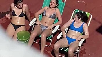 ¡Vecinas Argentinas Tomando Sol En Terraza Voyeur Parte 2!