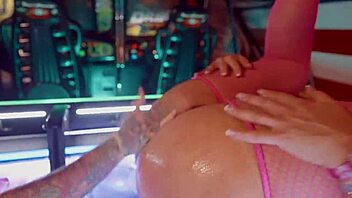 freaky arcade lesbians misty meaner and jordan sky squirt toys