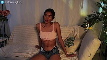 amateur ebony big ass solo webcam dildo lick orgasm