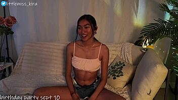 amateur ebony big ass solo webcam dildo lick orgasm