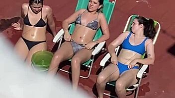 ¡Vecinas Argentinas Tomando Sol En Terraza Voyeur Parte 2!