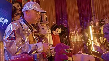 freaky arcade lesbians misty meaner and jordan sky squirt toys