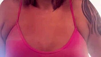 Brazílský trenér z posilovny mě ošuká deepthroat za rohem tělocvičny