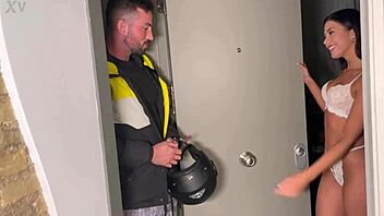 Hot brunette squirts wildly on huge cock 💦🍆