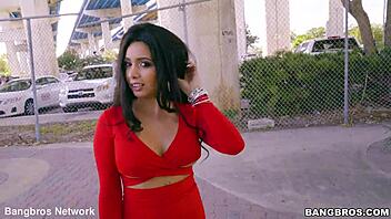 Brunette latina's deepthroat blowjob ends in facial cumshot 😜💦