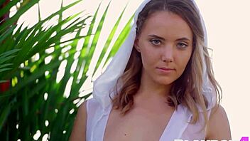 hey petite milf, strip and expose that natural body!