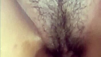 ¡Esposa infiel gime fuerte mientras vecino la folla sin piedad!