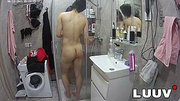 luuv alice showers naked with boyfriend, flashing tits 😏