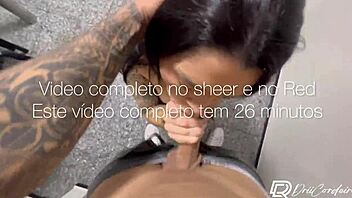 delivery guy pounds horny brunette babe 🍆🚚💦