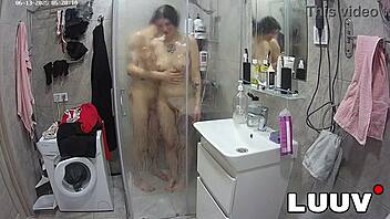 luuv alice showers naked with boyfriend, flashing tits 😏