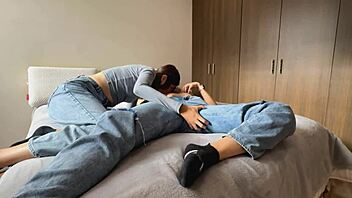 pay tourist for hot lesbian scissoring and licking 😘👅