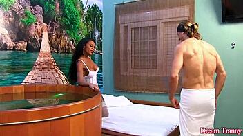 טרנס שחורה לביניה מגאליאס קרם פאי אחרי מציצה עמוקה