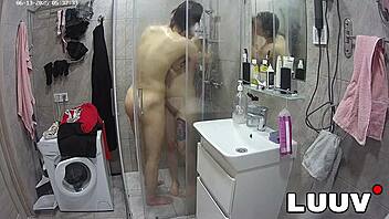 luuv alice showers naked with boyfriend, flashing tits 😏