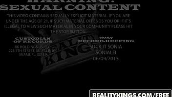 Bruna Butterfly surprises Alexis Fawx in wild tranny ride 🏠🍑