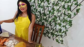 Latina vegetable vendor fucked doggystyle at her shop