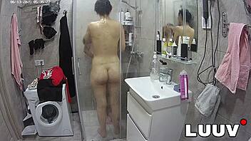 luuv alice showers naked with boyfriend, flashing tits 😏