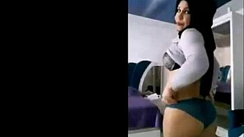 who's this sexy arab cam babe teasing her curves? 🔥