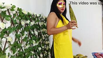 Latina vegetable vendor fucked doggystyle at her shop