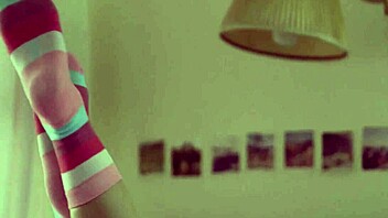 uhh i'm so horny fingering my wet teen pussy solo