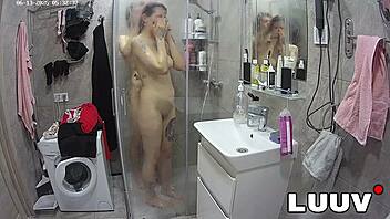 luuv alice showers naked with boyfriend, flashing tits 😏