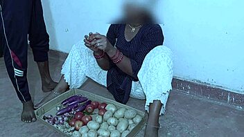 omg sabji wali bhabhi masti sex turns into wild pounding uh