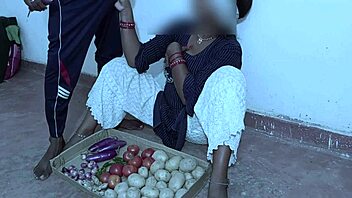 omg sabji wali bhabhi masti sex turns into wild pounding uh