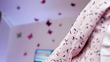 Hey, watch this cute ass dancing seductively! 🍑💦