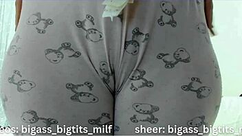 wanna peek my juicy cameltoe big clit pussy spread wide