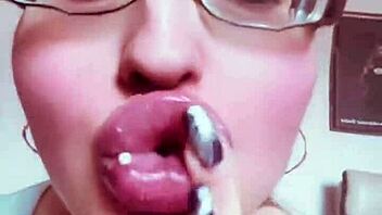 chick's nude lips got me so fuckin hot uh