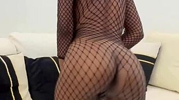 juicy pussy contrasts her wide open ass