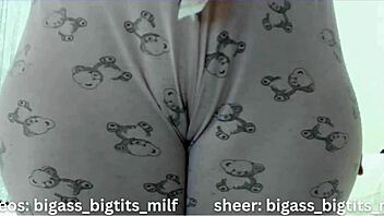 wanna peek my juicy cameltoe big clit pussy spread wide